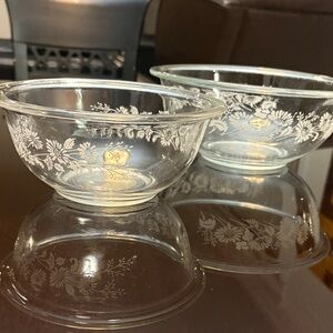 Vintage PYREX colonial mist bowls # 322 and #323